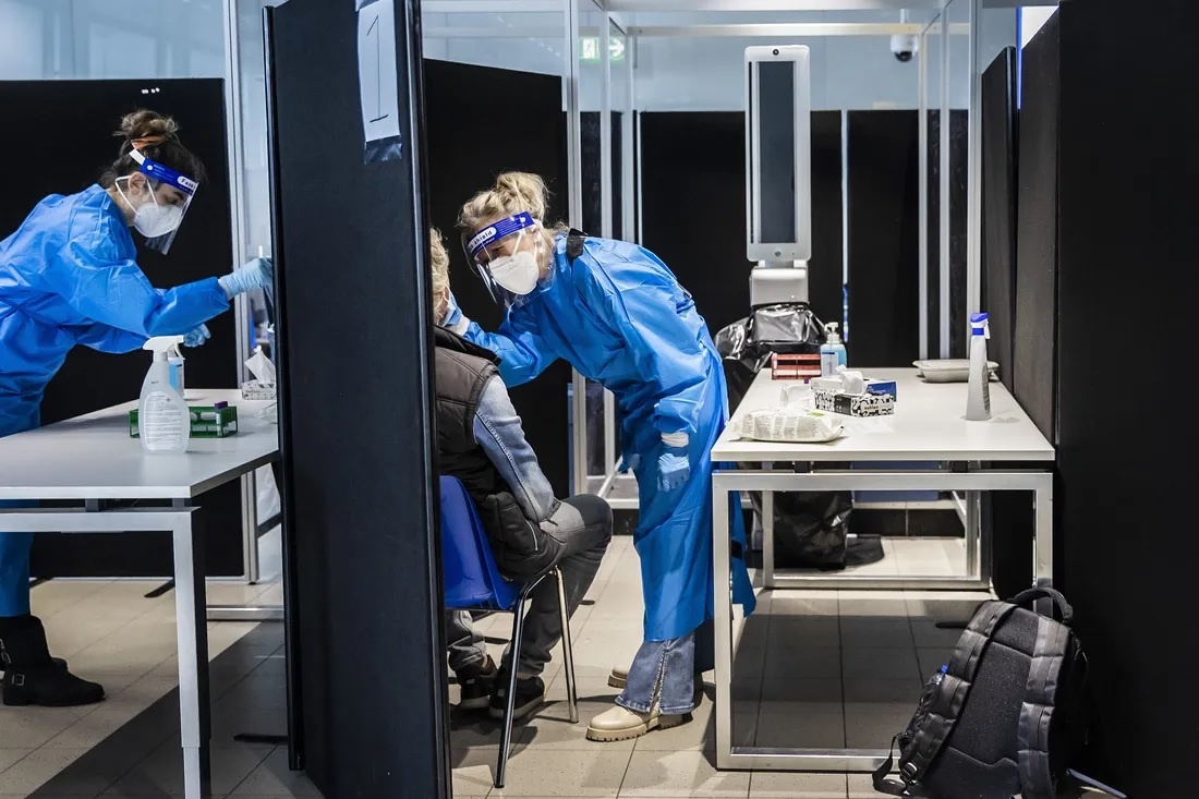 bat binh dang vaccine anh 2