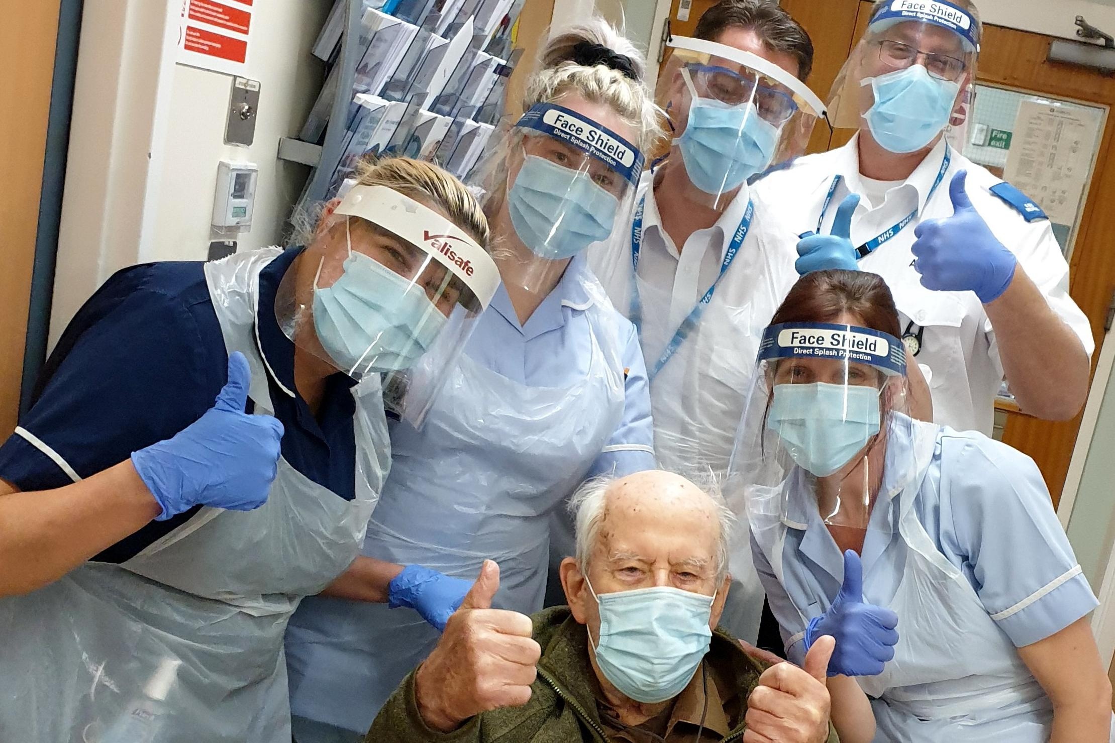 Dai dich chua the ket thuc nam 2022, nhung tinh hinh se sang sua hon hinh anh