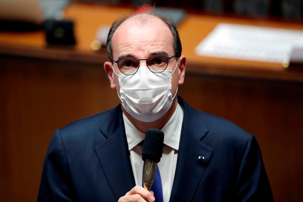 Phap cam phao hoa dem giao thua 2022 vi bien chung Omicron hinh anh