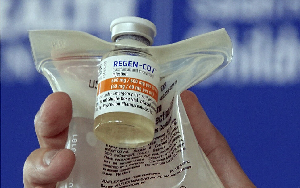 Hai loai thuoc dieu tri Covid-19 co the mat tac dung truoc Omicron hinh anh