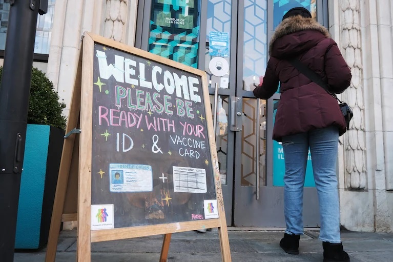 tai dinh nghia tiem day du vi Omicron anh 3