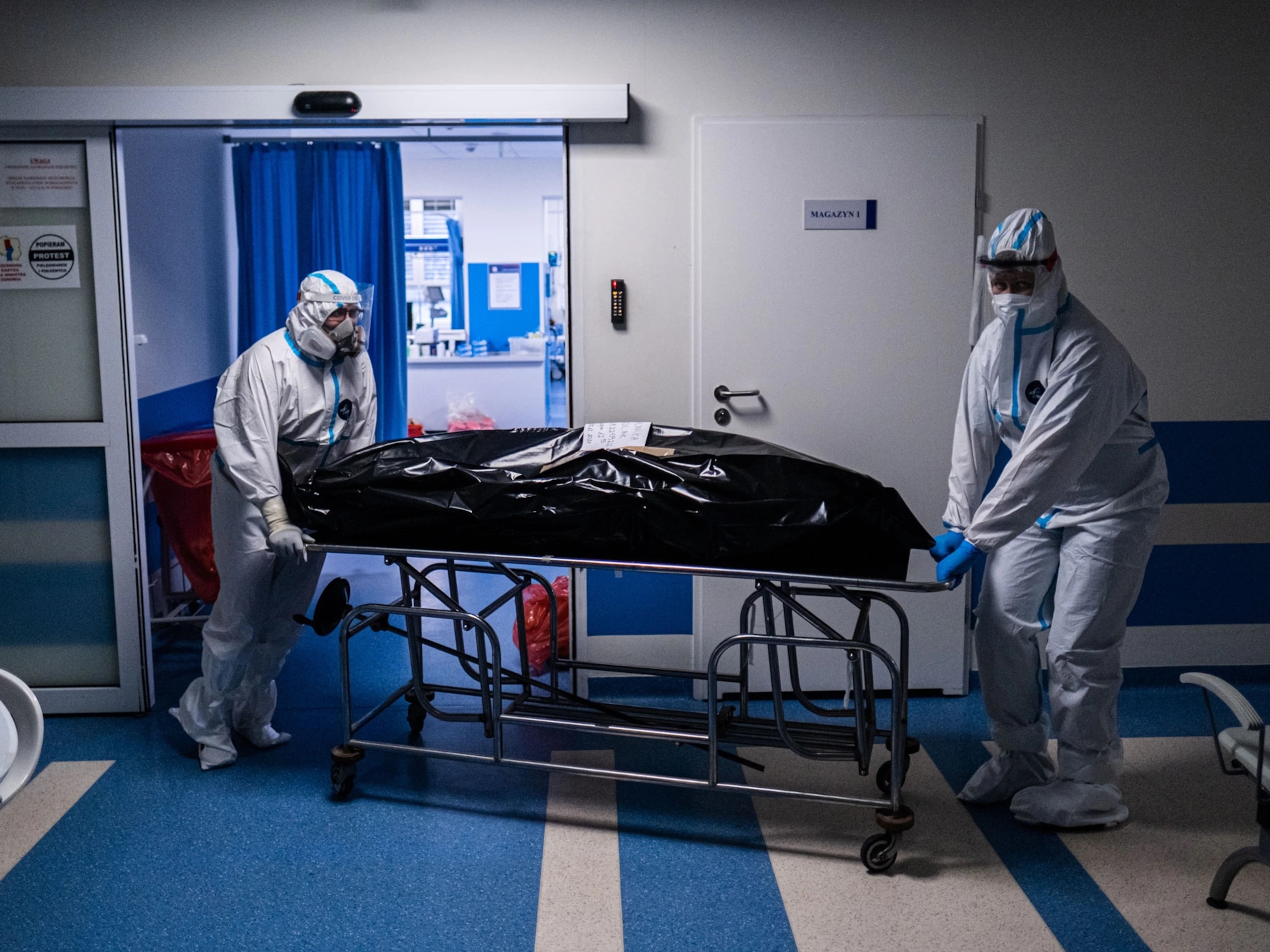 My ghi nhan ca tu vong dau tien vi Omicron hinh anh