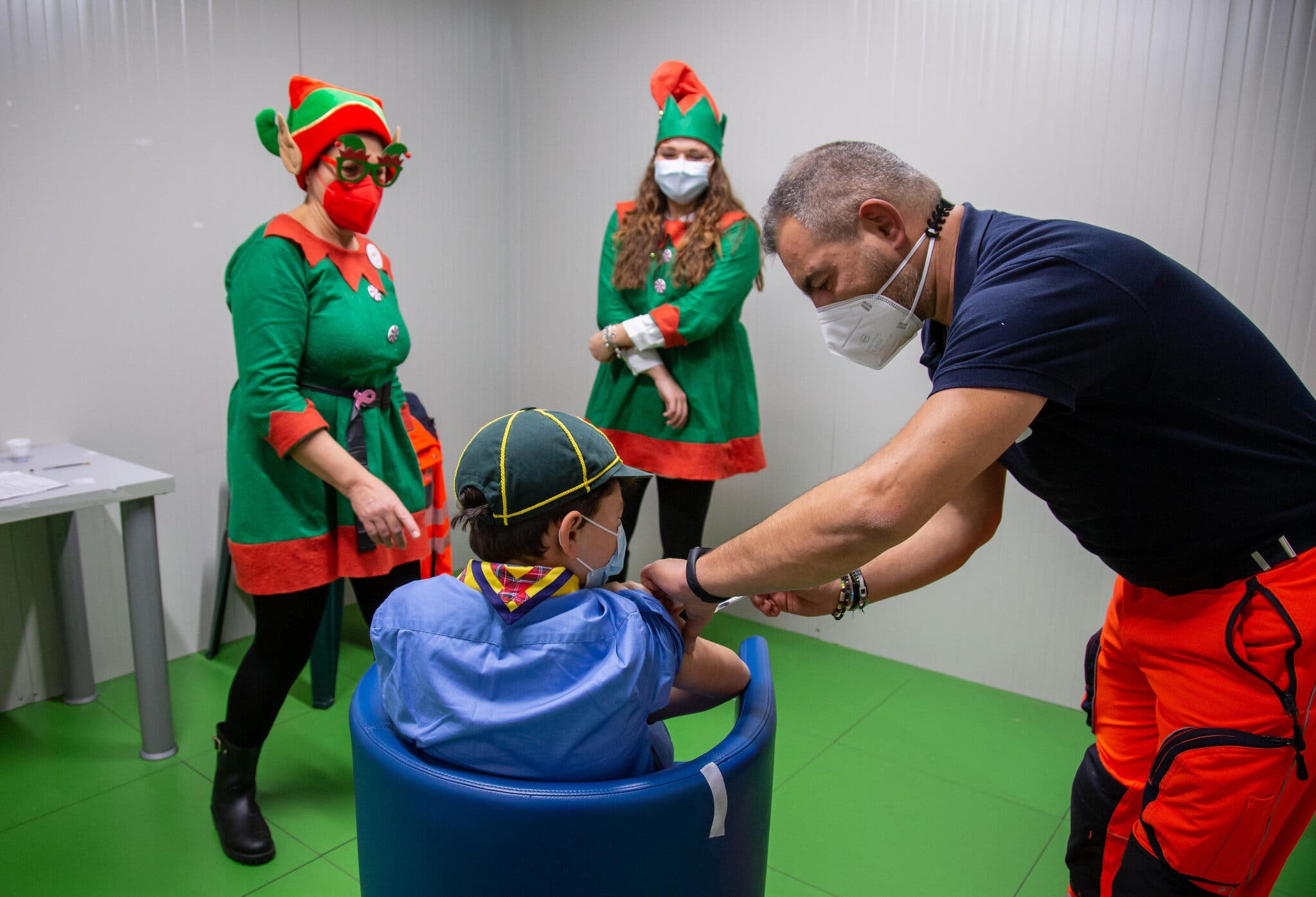 chau Au phan ung voi Omicron anh 5