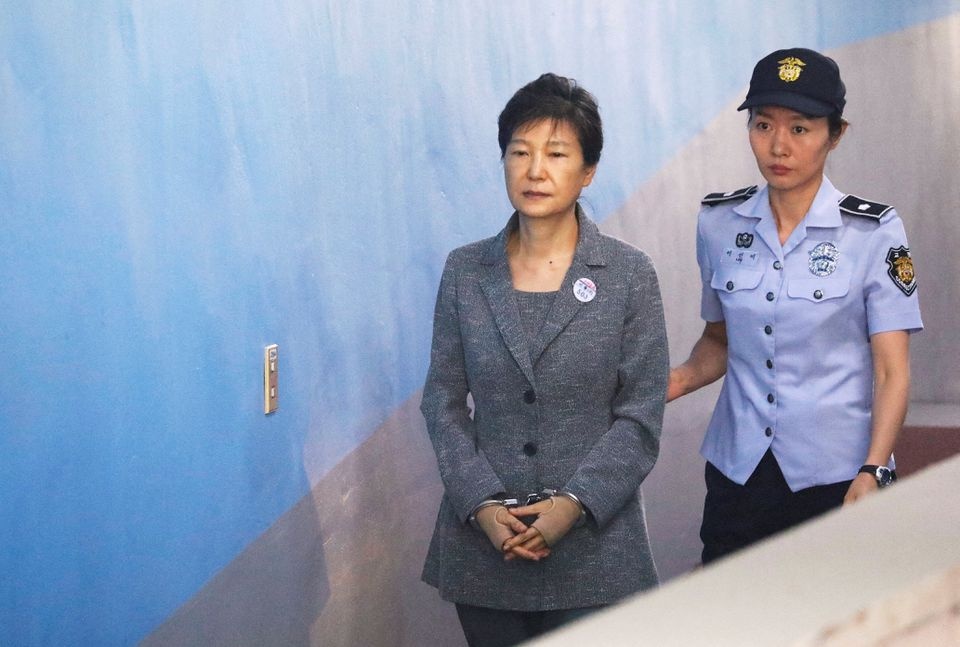 Cuu Tong thong Han Quoc Park Geun Hye duoc an xa hinh anh