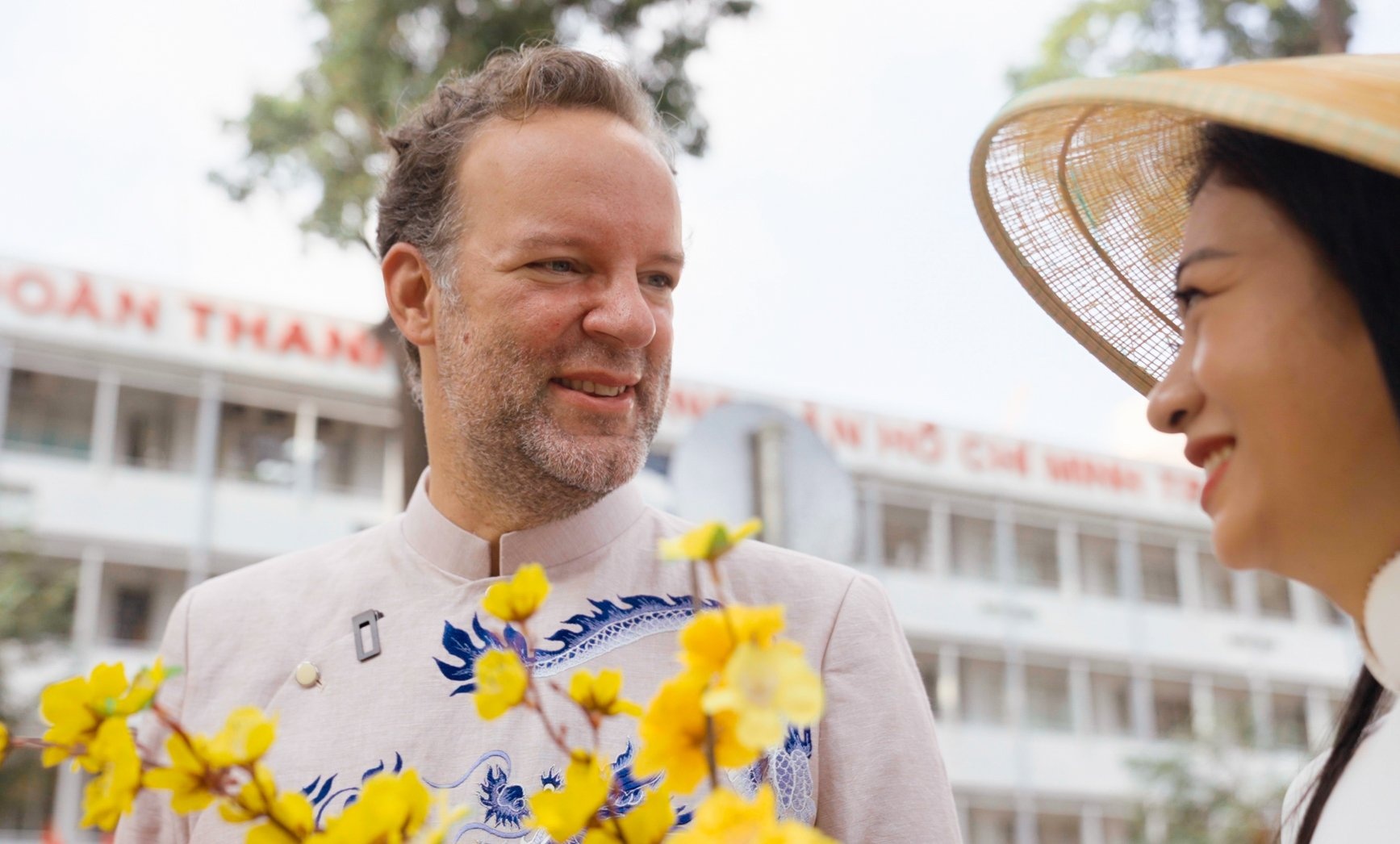 Tong lanh su Ha Lan: Nang luong va su lac quan tran ngap TP.HCM hinh anh