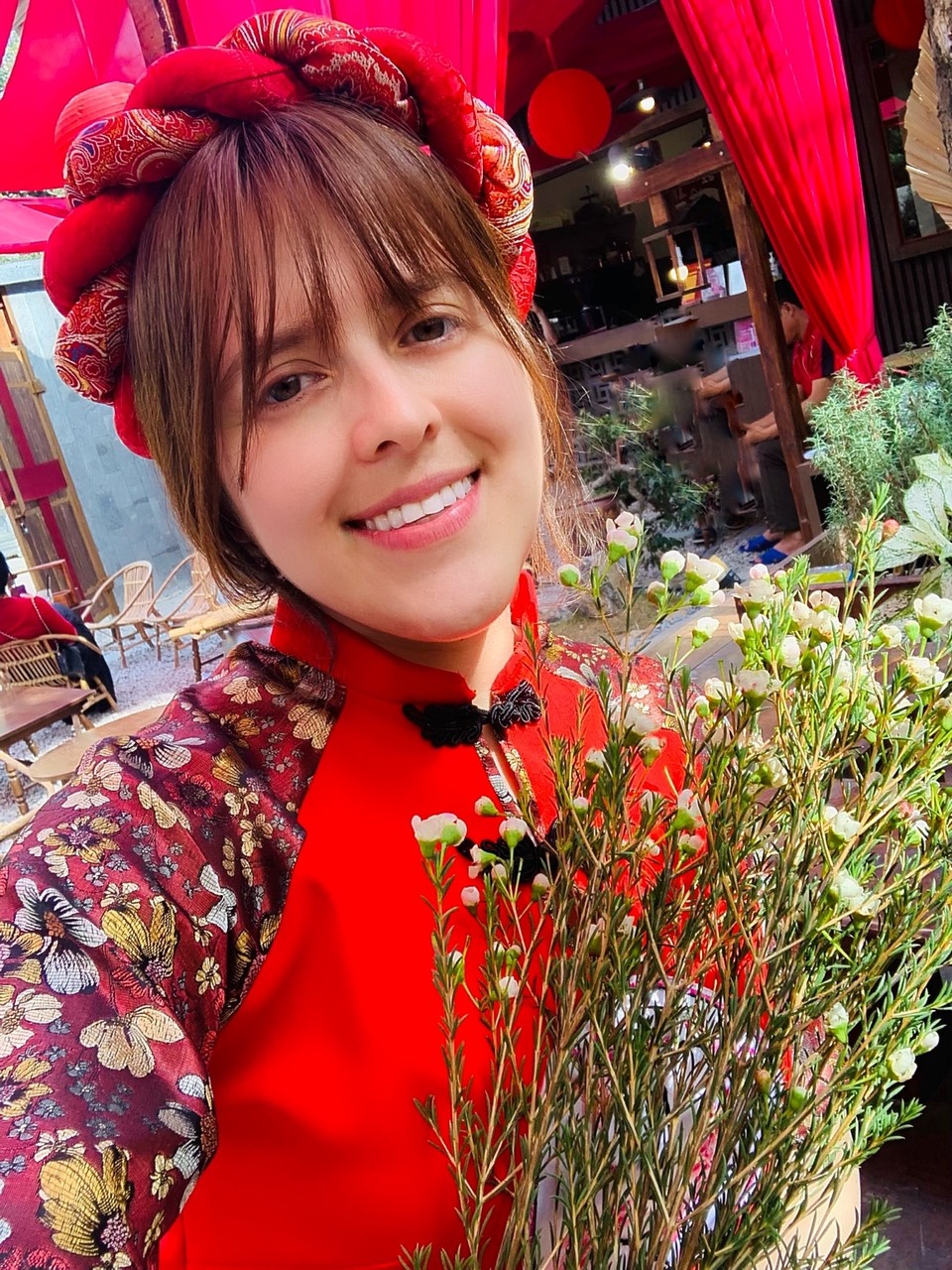 nguoi nuoc ngoai mac ao dai du xuan anh 4