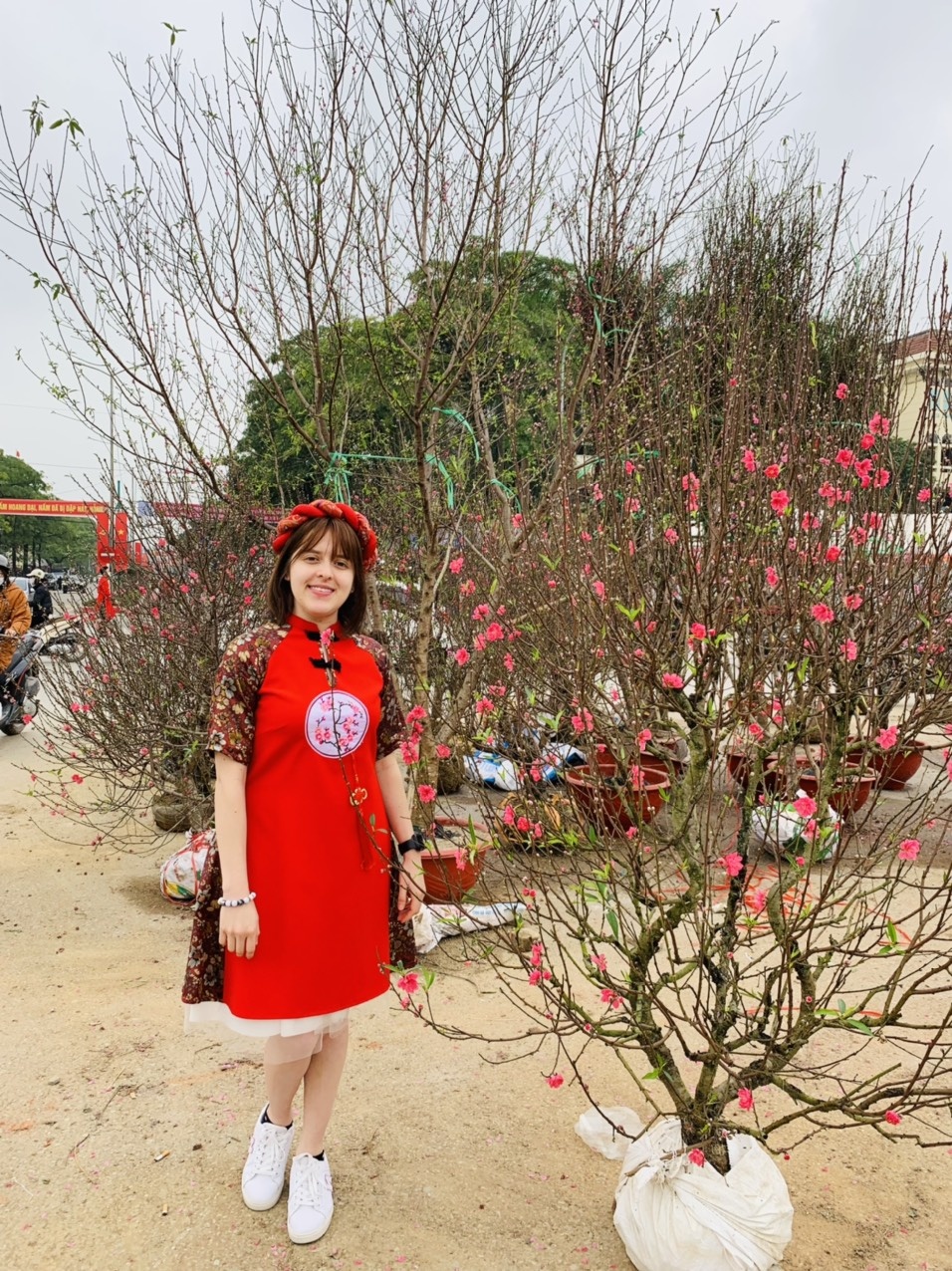 nguoi nuoc ngoai mac ao dai du xuan anh 7