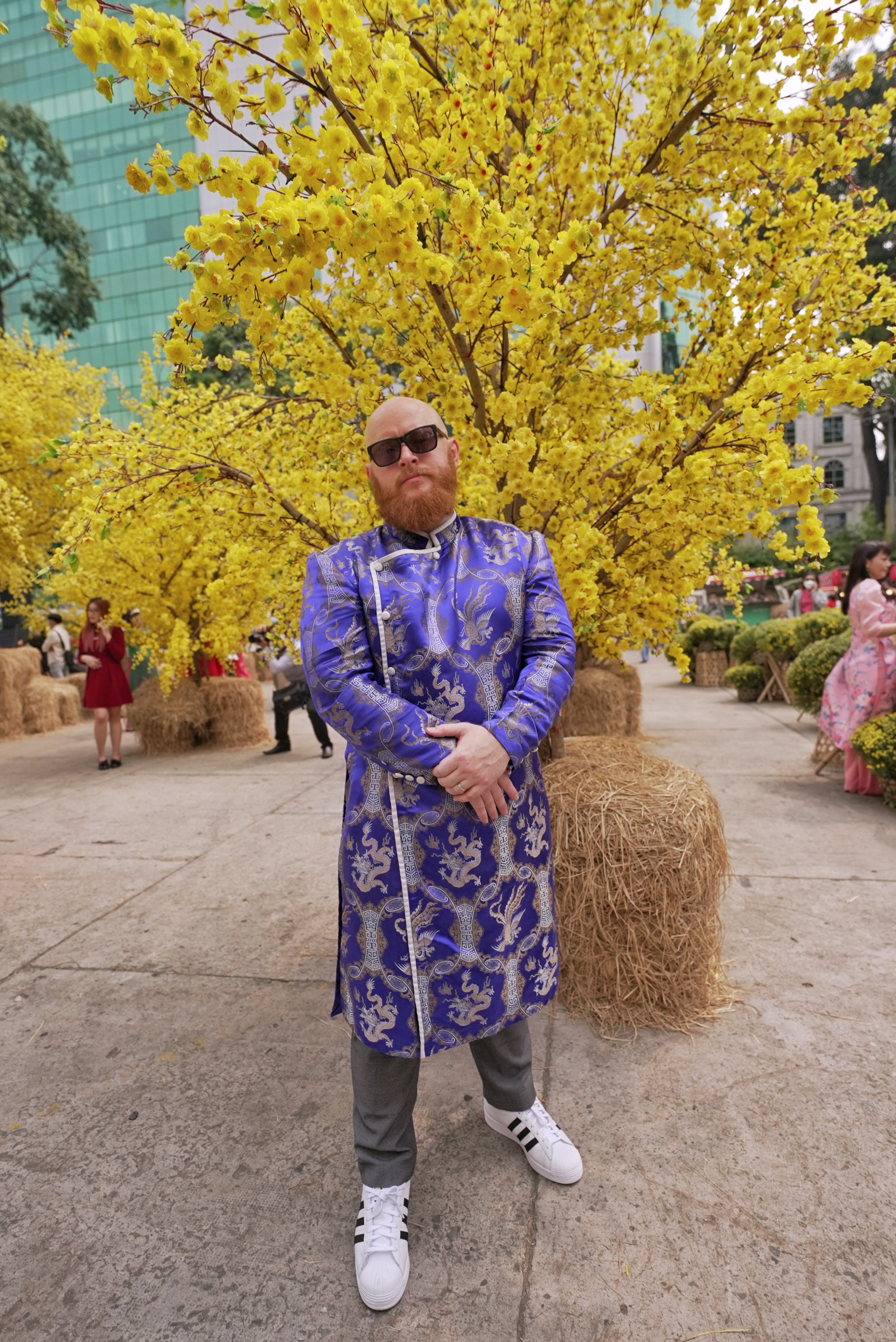 nguoi nuoc ngoai mac ao dai du xuan anh 13