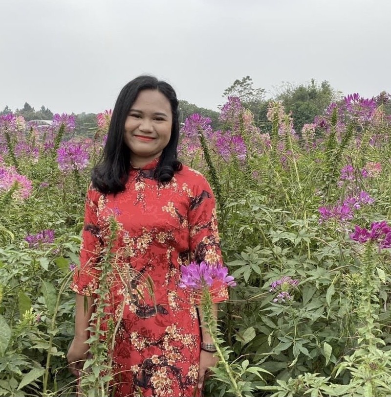 nguoi nuoc ngoai mac ao dai du xuan anh 12