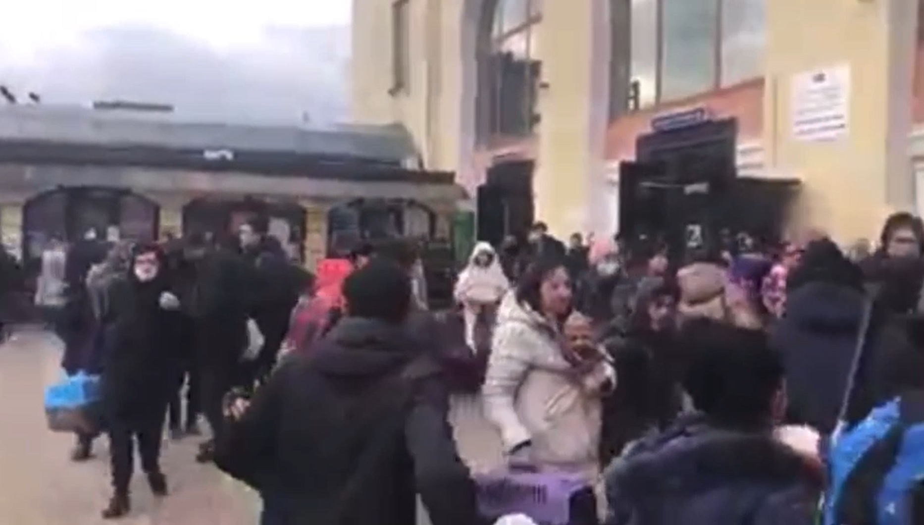 Tieng coi bao dong o Kyiv hinh anh