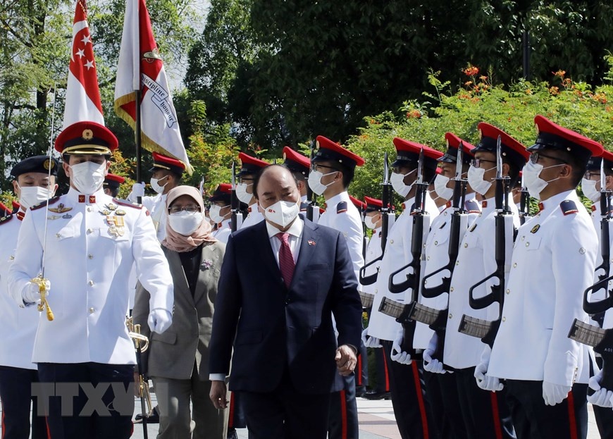 Chu tich nuoc hoi dam voi tong thong va thu tuong Singapore hinh anh