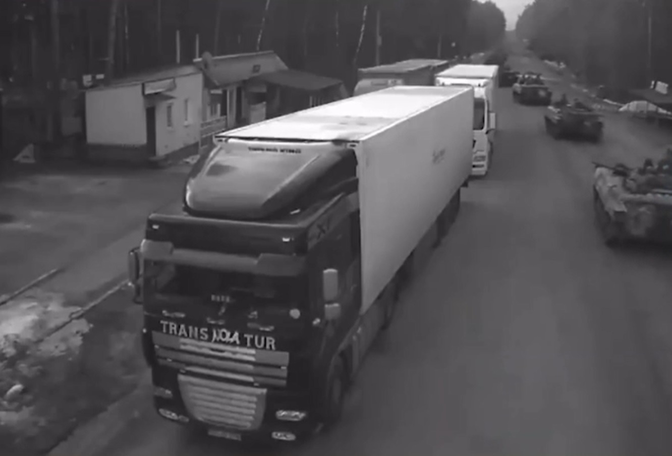 CCTV xe tang Nga tien vao Ukraine tu Belarus va Crimea hinh anh