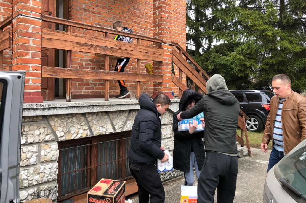 Nhung nguoi Viet khong ngu tai bien gioi Ukraine - Ba Lan hinh anh