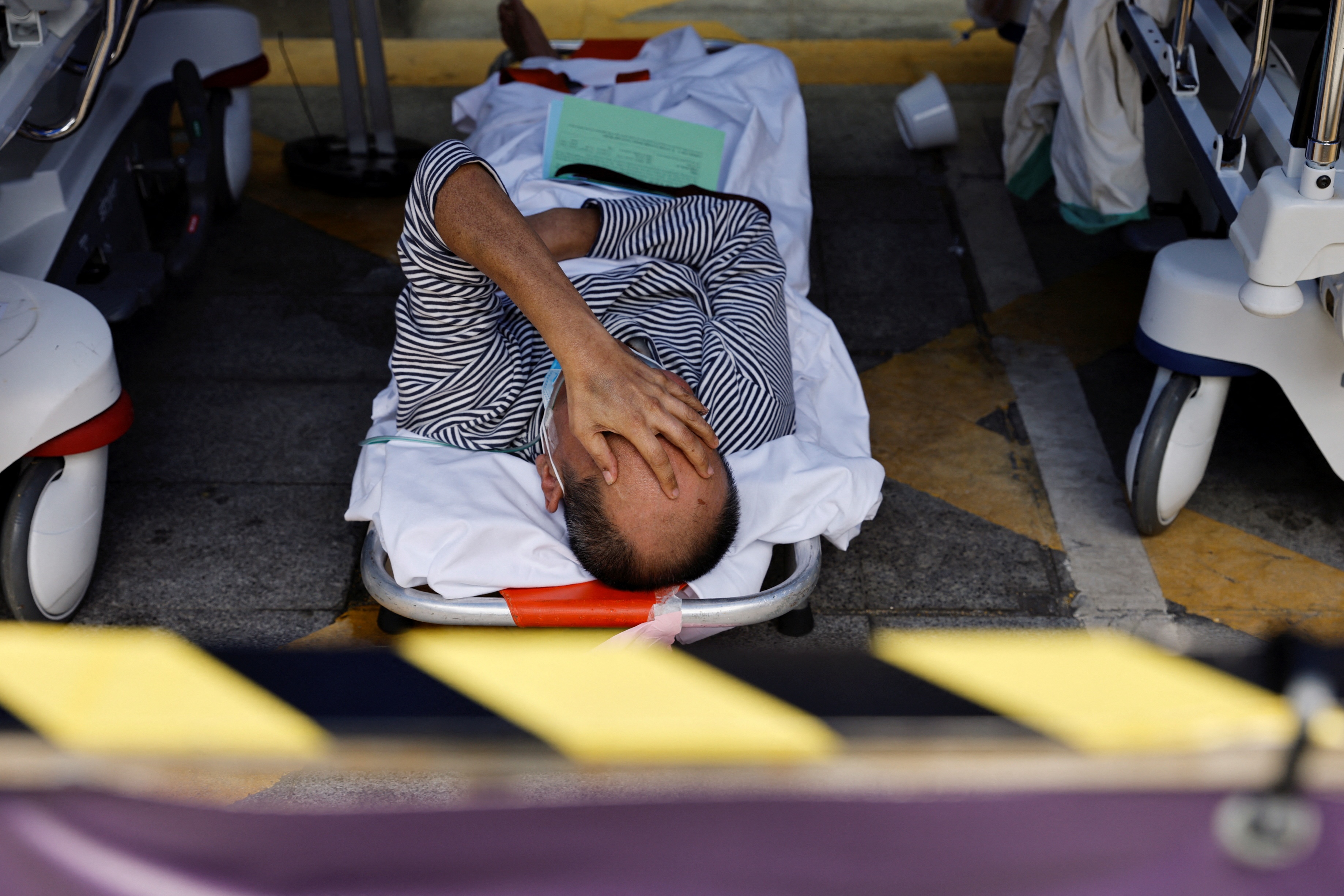 Hong Kong dinh phong toa de xet nghiem toan bo 7,4 trieu dan hinh anh