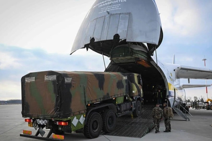 Cuoc chuyen giao vu khi lon nhat chau Au ke tu Chien tranh Lanh hinh anh