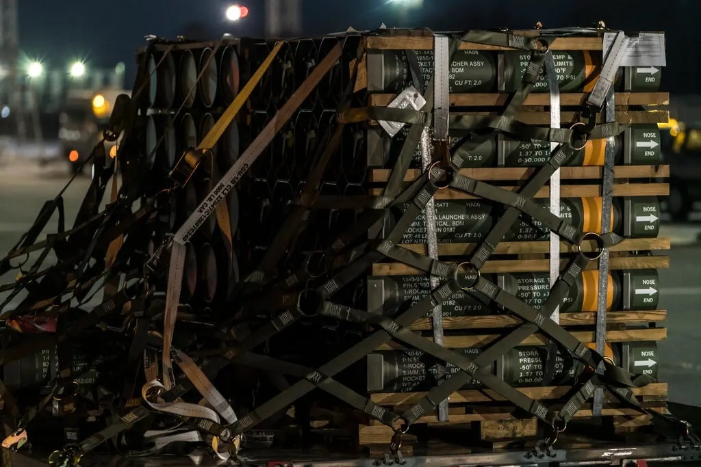 My phe duyet 200 trieu USD vu khi cho Ukraine anh 1