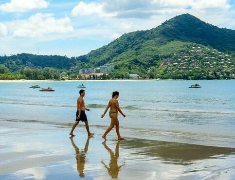 Du khach Nga chat vat o nhieu nuoc hinh anh