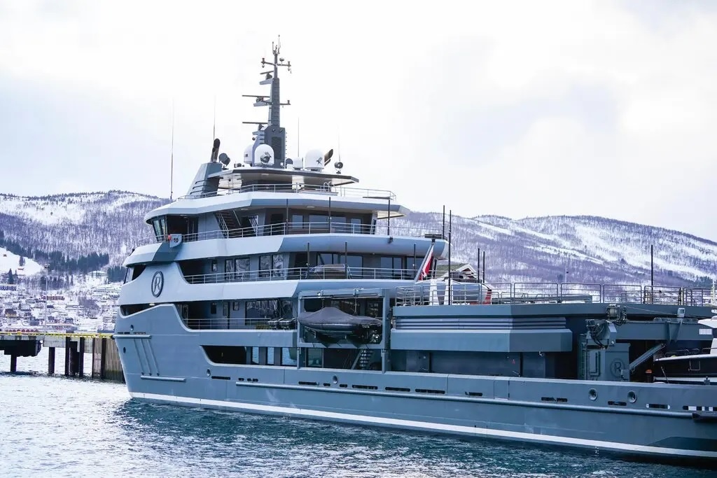 Du thuyen cua ty phu Nga mac ket o Na Uy vi het nhien lieu hinh anh