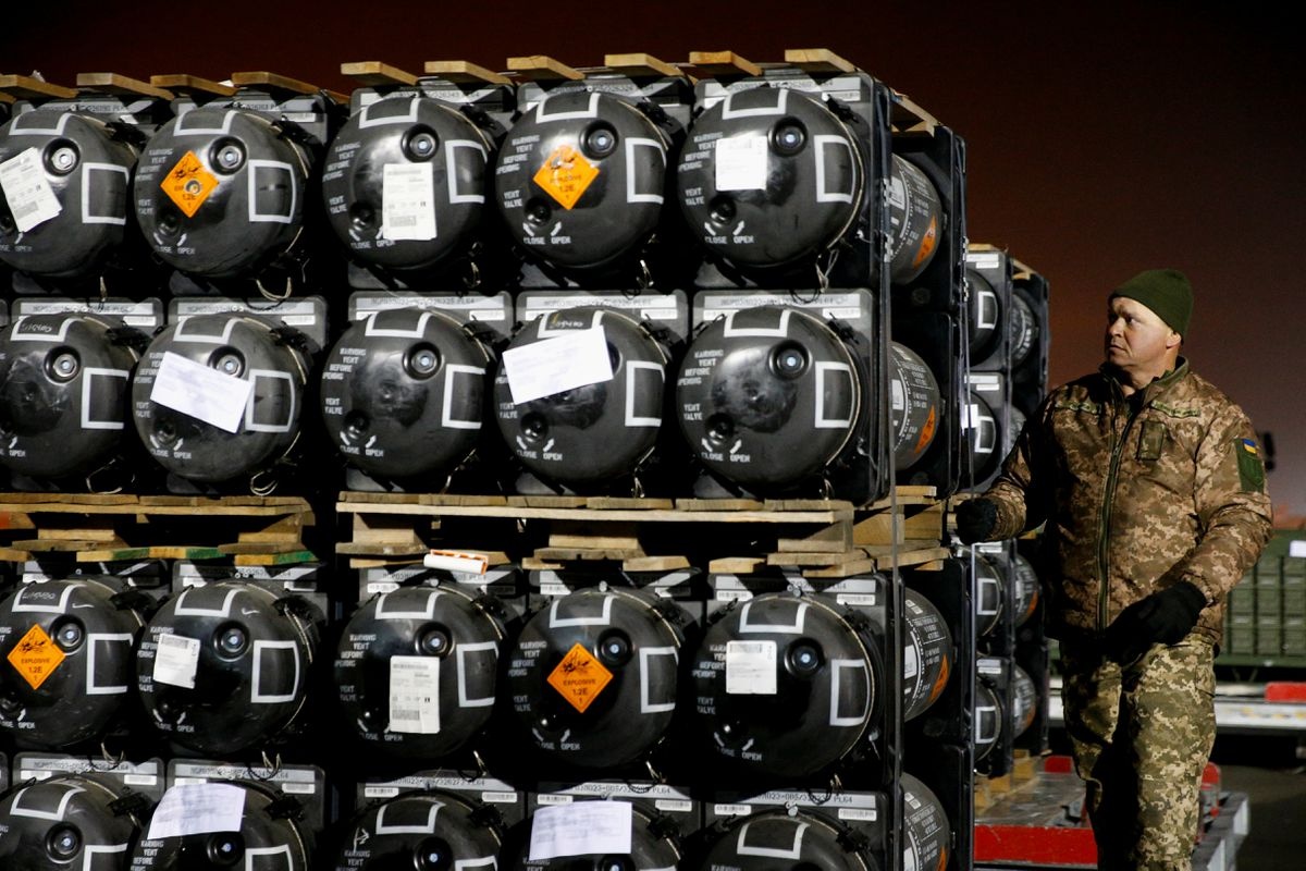 My gui gui ten lua cho Ukraine anh 1