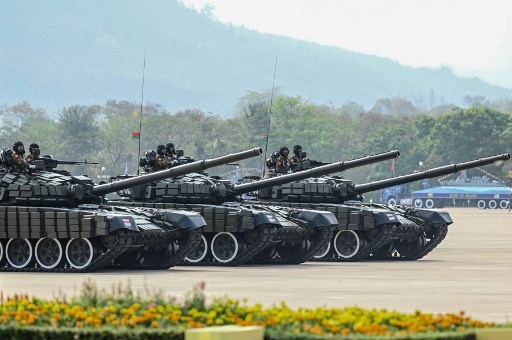 Quan doi Myanmar dieu binh hinh anh