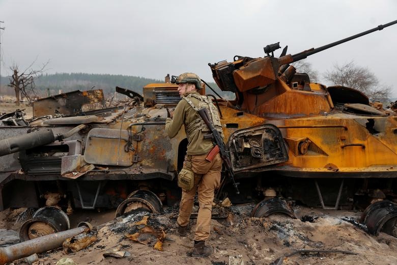 xe tang bi pha huy anh 9