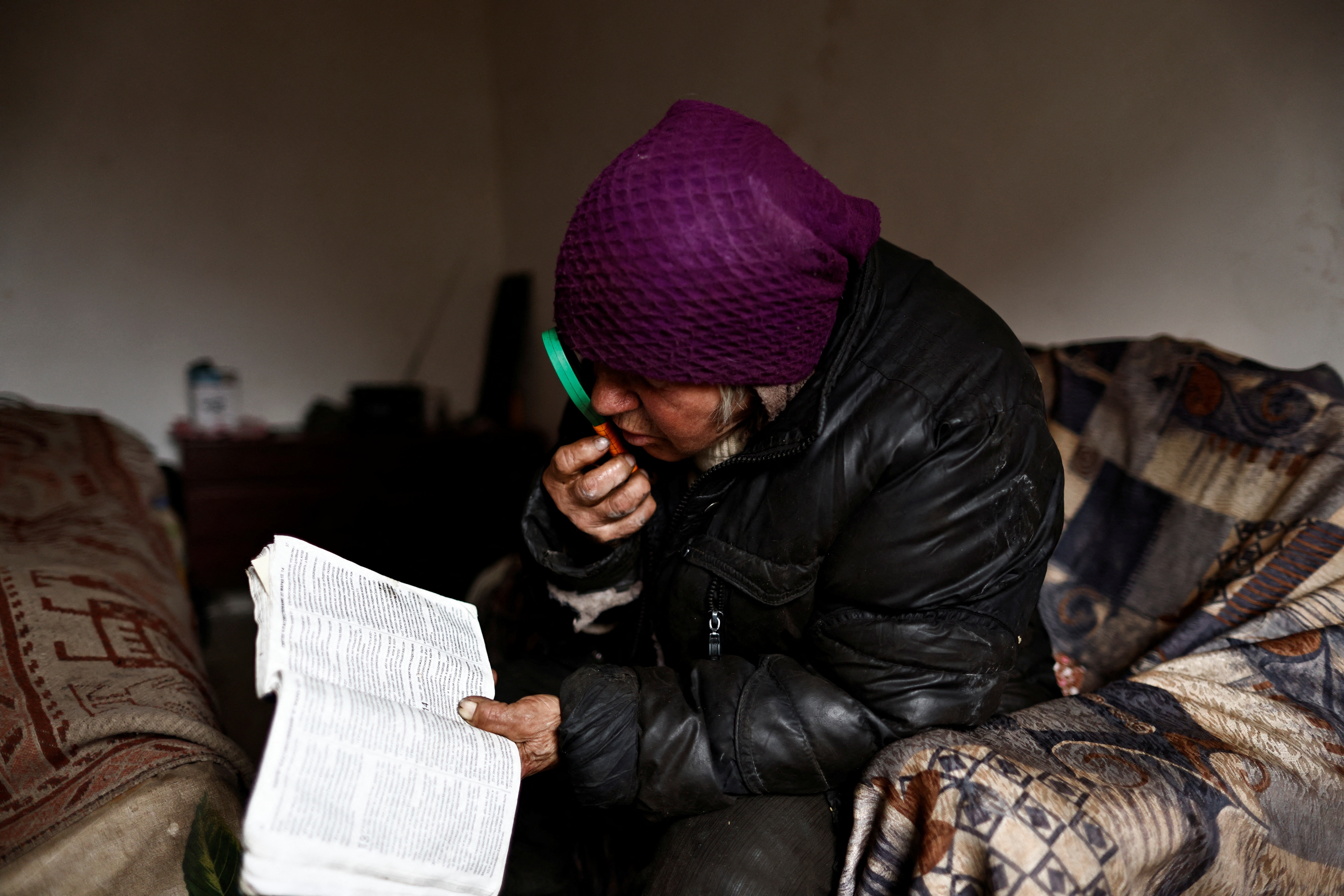 Ba lao Ukraine song sot voi dan ga anh 5