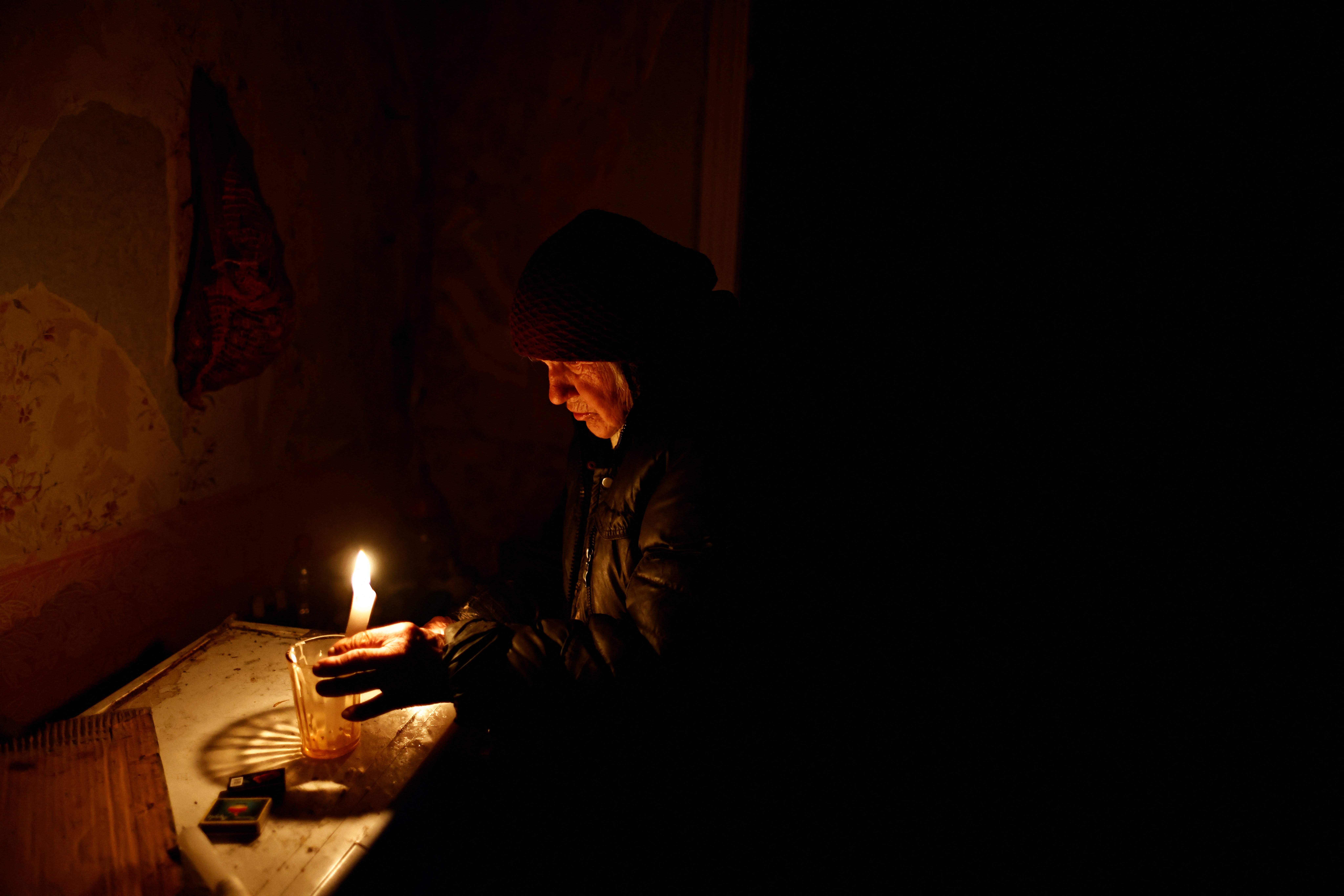 Ba lao Ukraine song sot voi dan ga anh 8