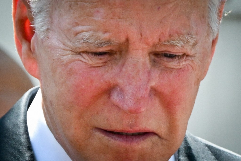 Ong Biden roi nuoc mat khi den tham truong hoc bi xa sung o Texas hinh anh