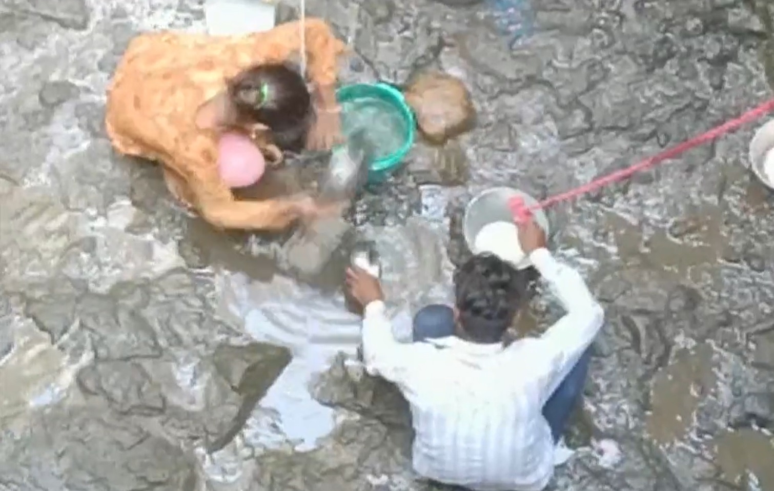 treo cuong gieng de lay nuoc o An Do anh 3