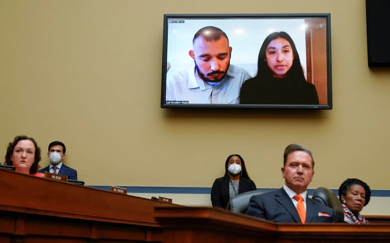 Nan nhan vu xa sung Texas lam chung truoc ha vien anh 2