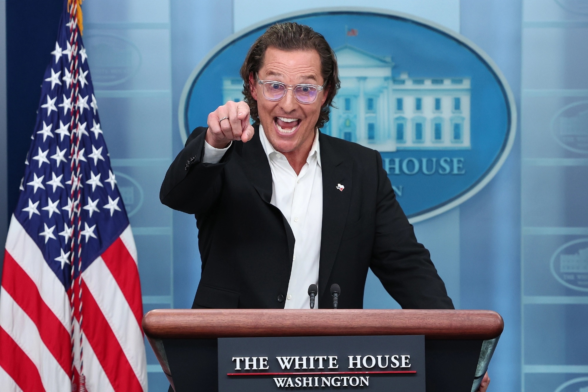 McConaughey dam manh len ban khi phat bieu tai Nha Trang hinh anh