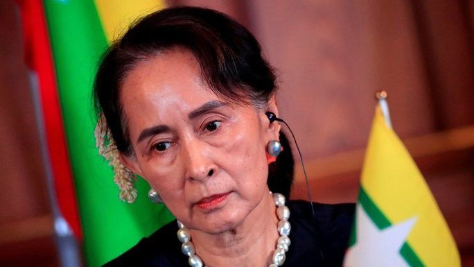 Ba Suu Kyi bi biet giam trong nha tu anh 1