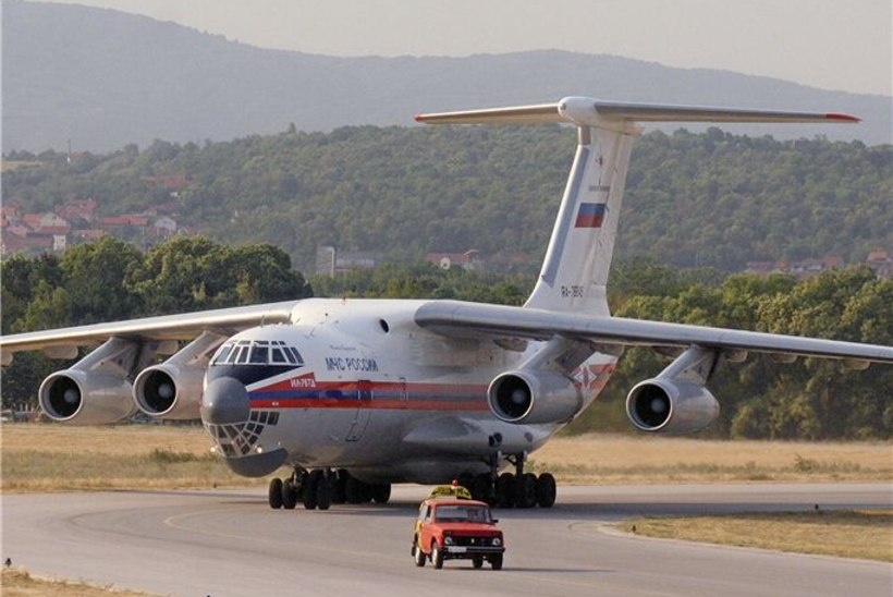 May bay roi, boc chay khi dang ha canh o Nga hinh anh