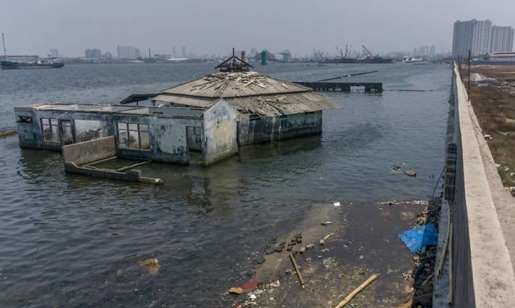 Jakarta dang chim nhanh hinh anh