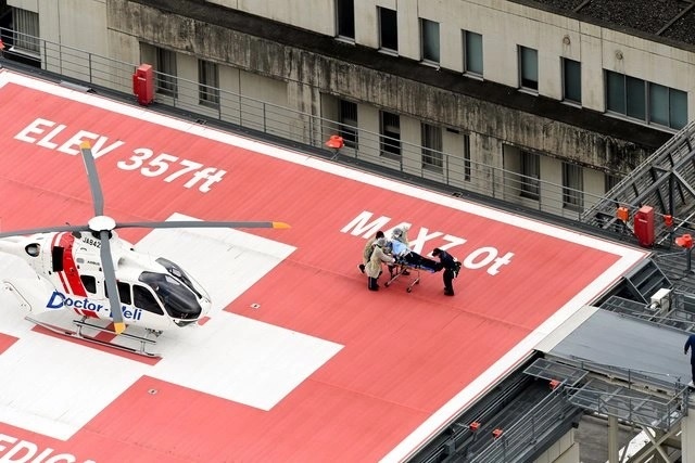 Ong Abe van noi sau tieng sung dau tien anh 3