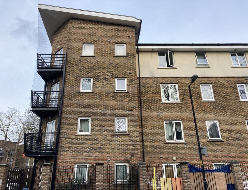 Cong ty xin loi vi khong phat hien cu dan chet trong nha suot 2,5 nam hinh anh