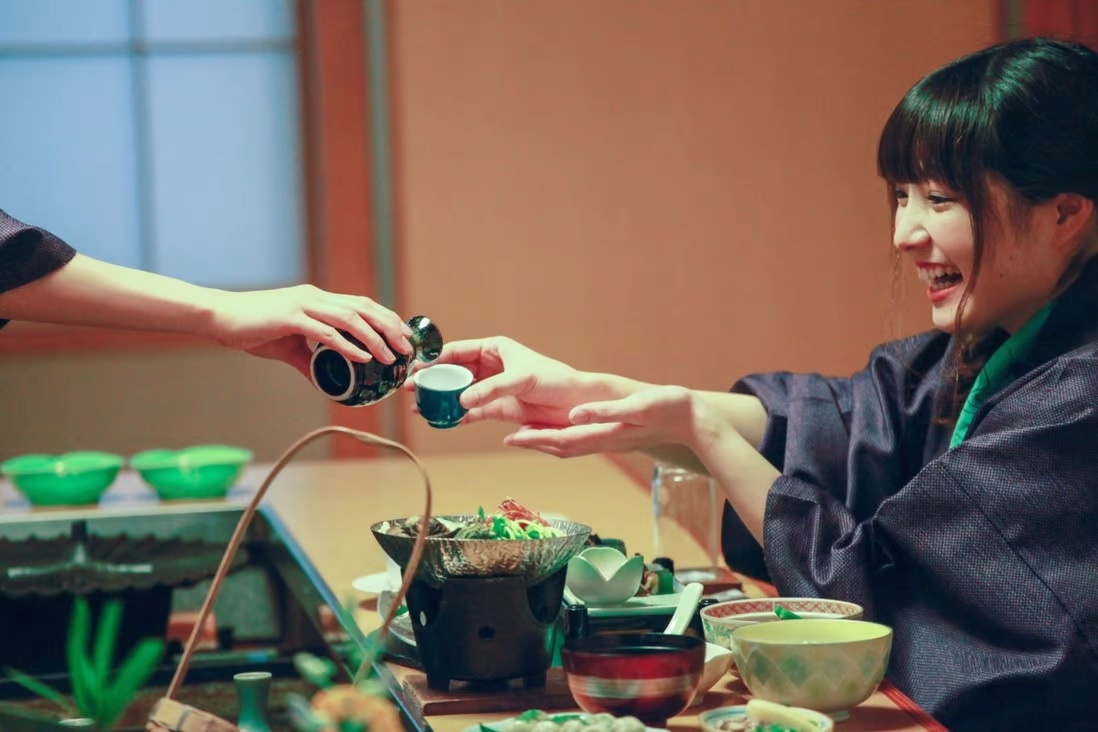 Ly do Nhat Ban muon gioi tre uong nhieu bia ruou hon hinh anh