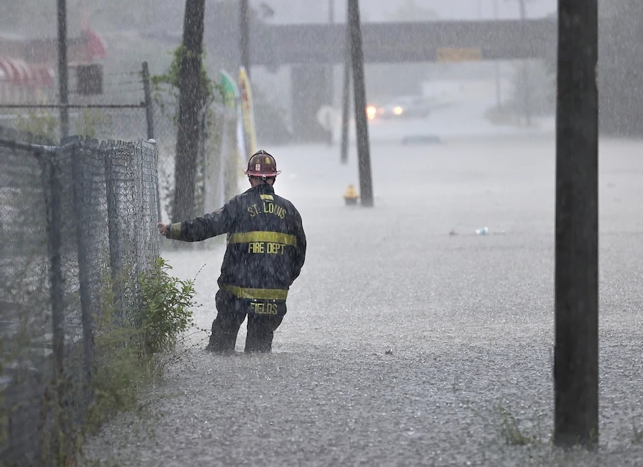 My hung 5 tran mua 'nghin nam co mot' trong 5 tuan hinh anh