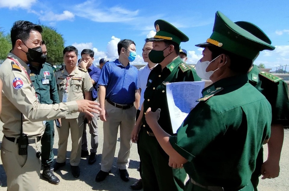 Them gan 90 lao dong Viet bi lua dao o Campuchia duoc dua ve nuoc hinh anh