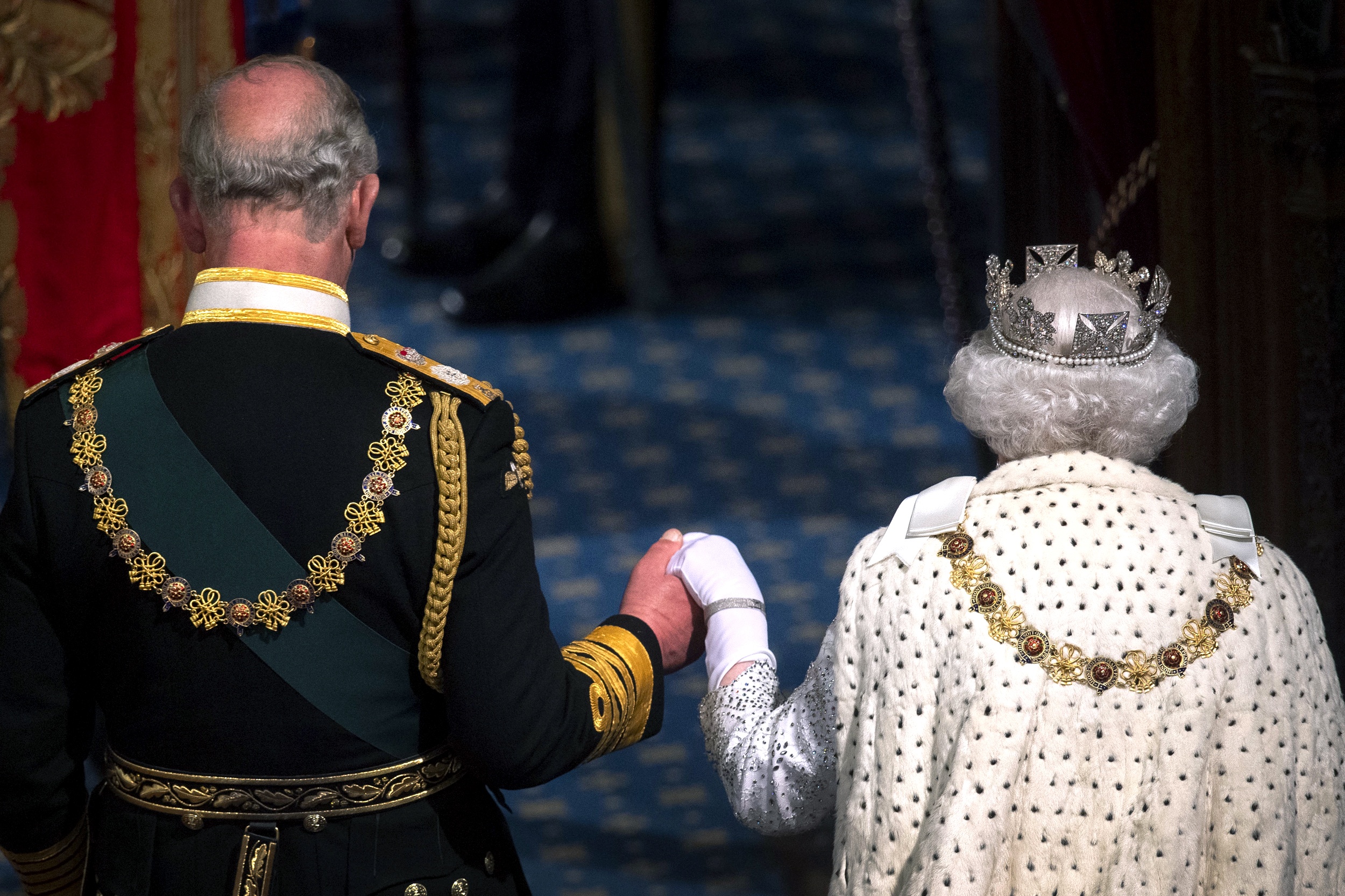 Xe tang cho linh cuu nu hoang Anh se bat dau hanh trinh 290 km hinh anh