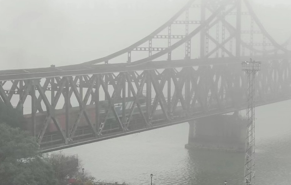 Trung - Trieu noi lai tuyen tau hoa xuyen bien gioi hinh anh