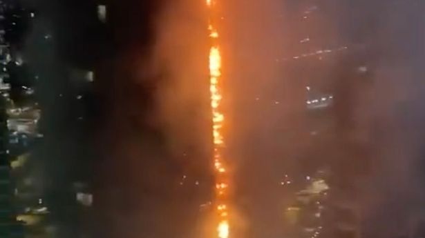 Chung cu 24 tang boc chay tao thanh cot lua o Tho Nhi Ky hinh anh