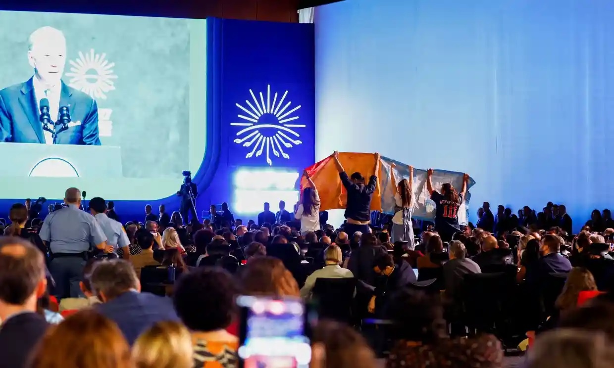 Nha van dong cat ngang loi ong Biden tai COP27 hinh anh