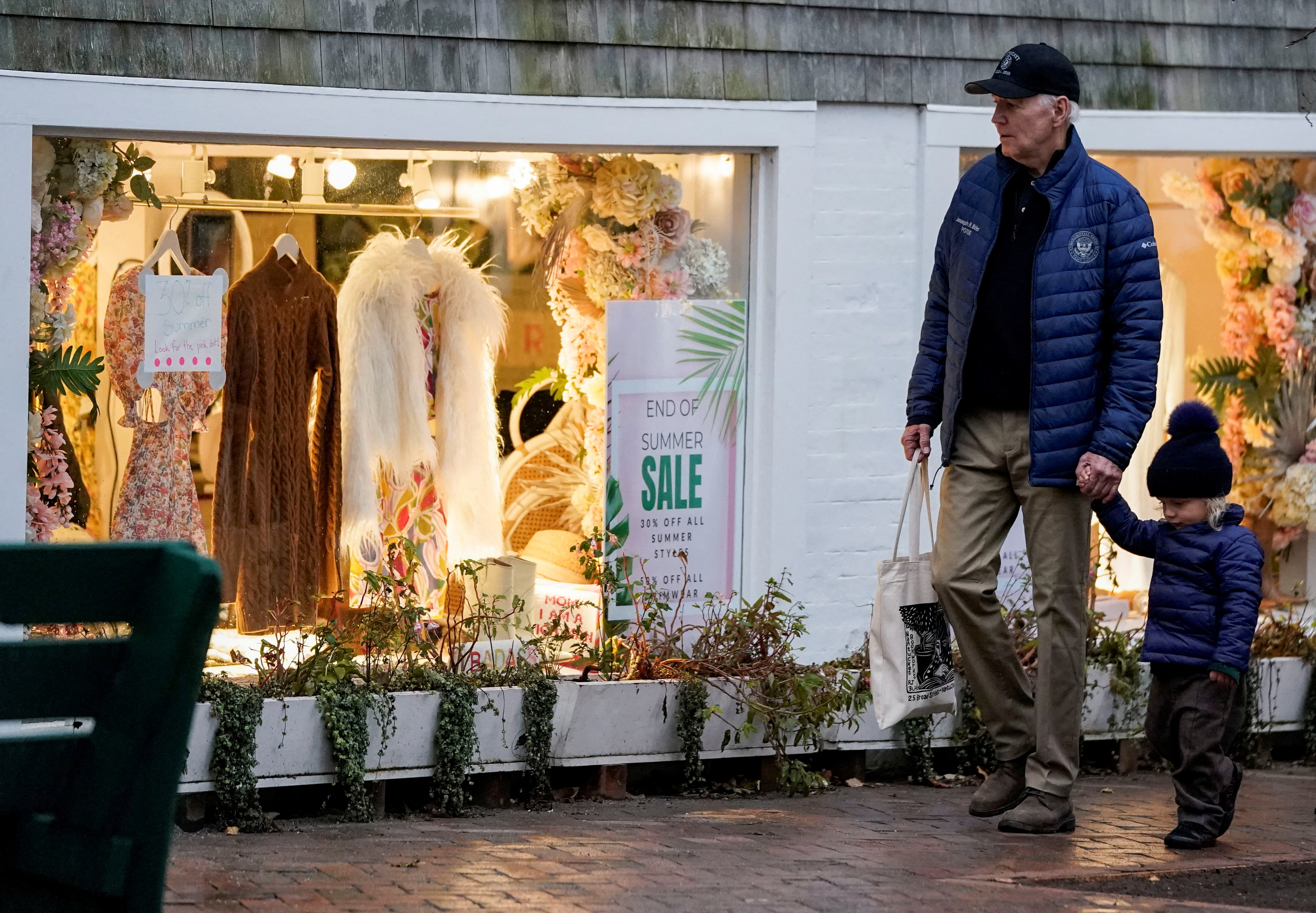 ong Biden di mua sam anh 13