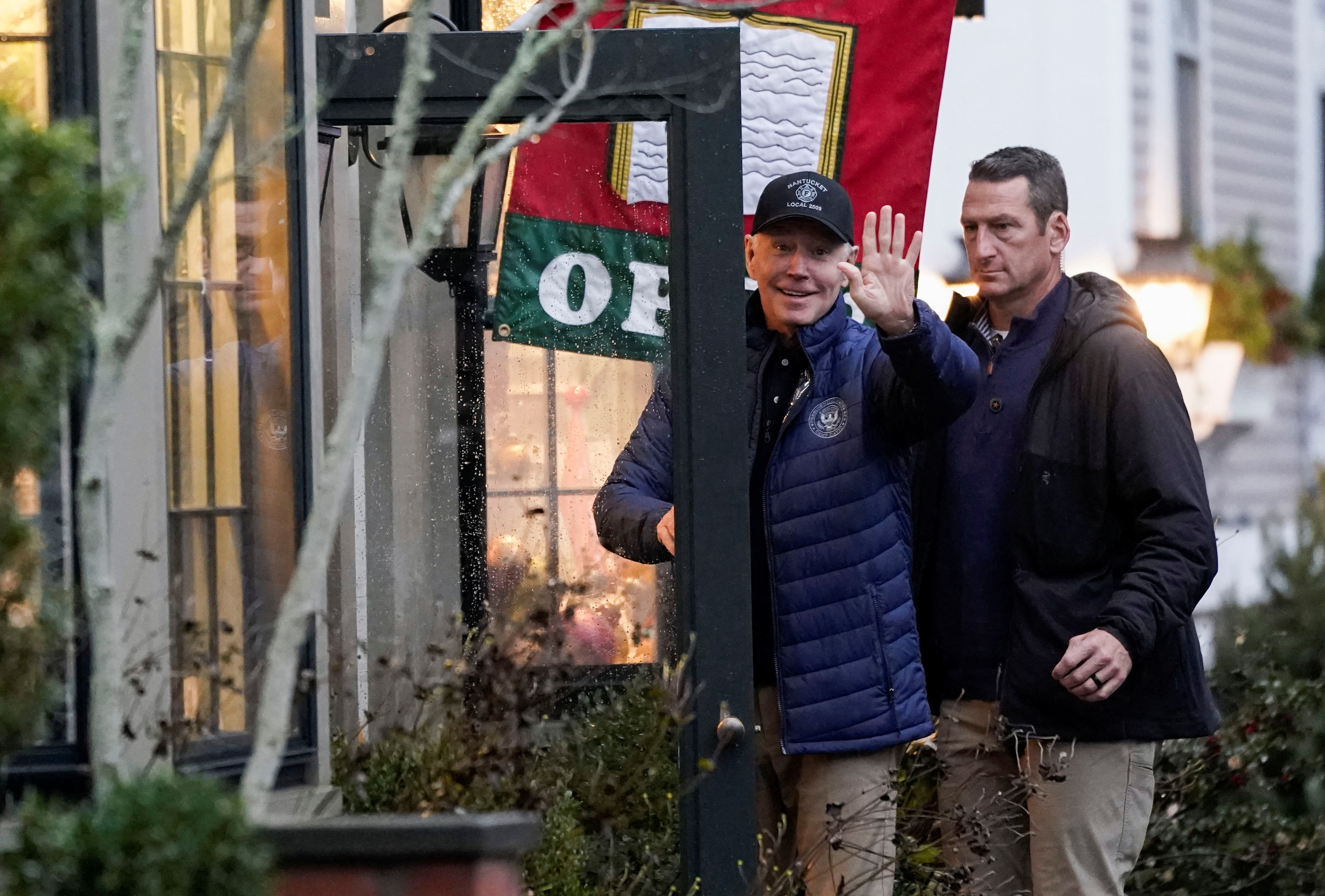 ong Biden di mua sam anh 10