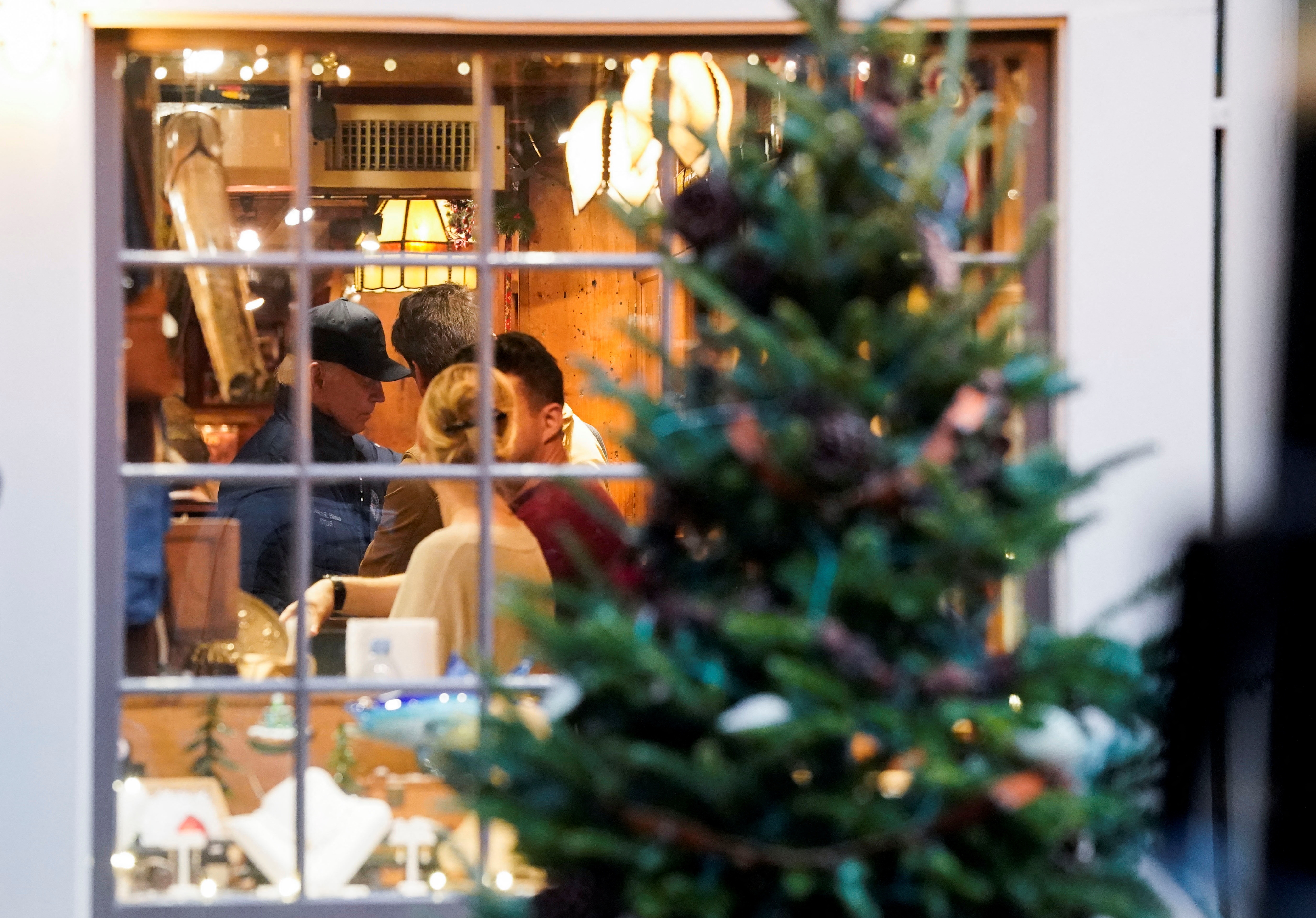 ong Biden di mua sam anh 11