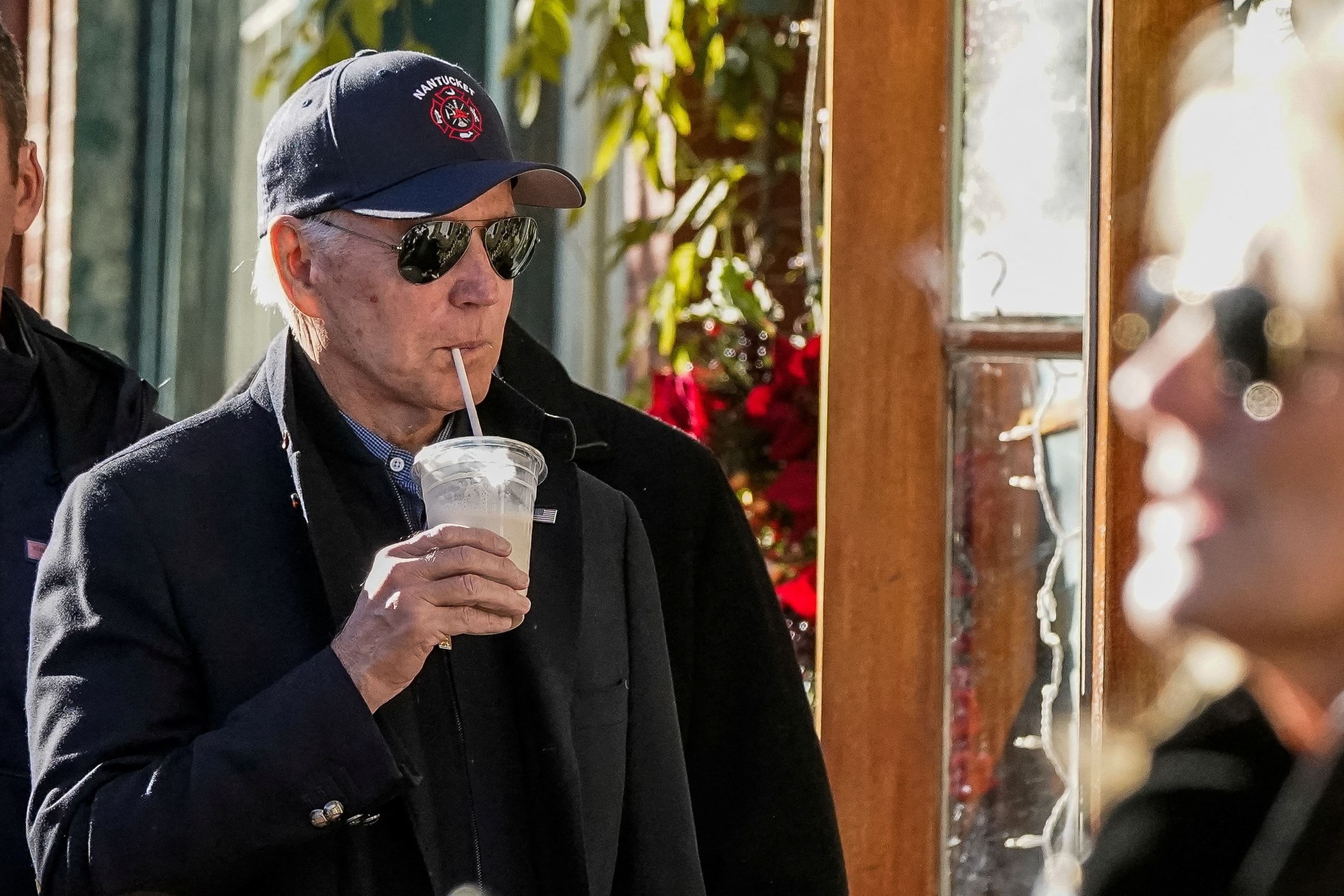 De nhat gia dinh My di mua sam ky nghi le hinh anh