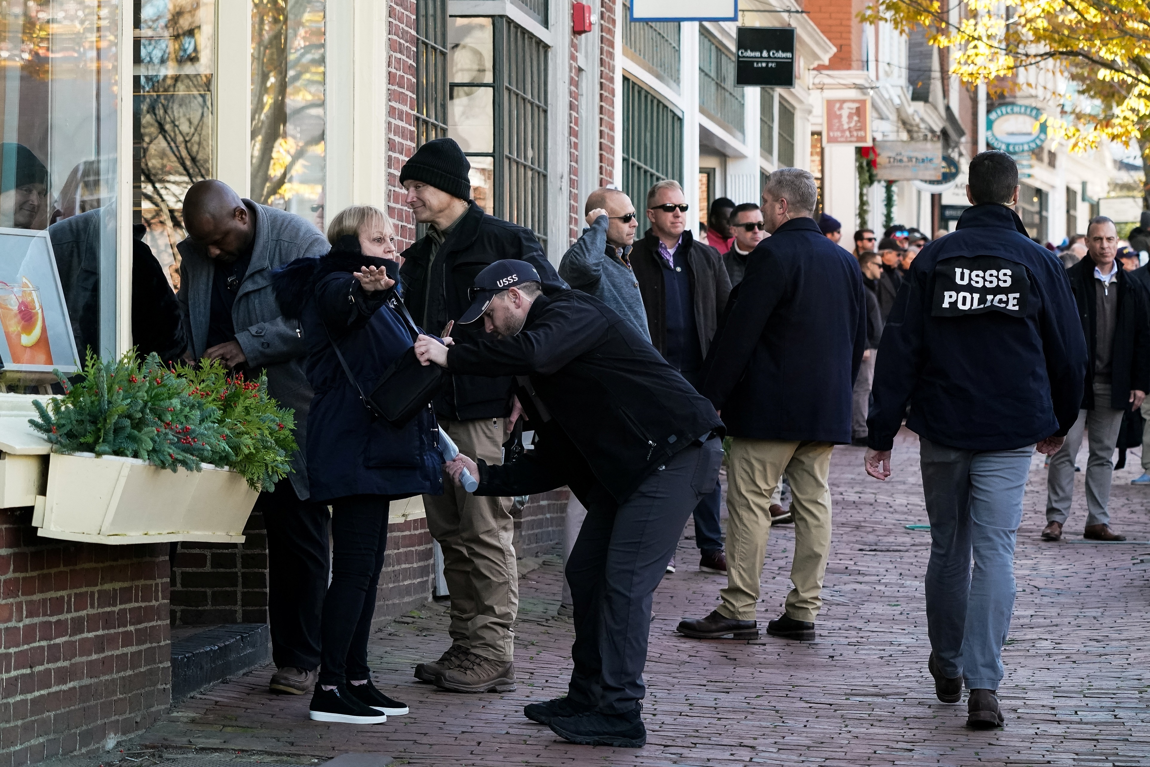 ong Biden di mua sam anh 7