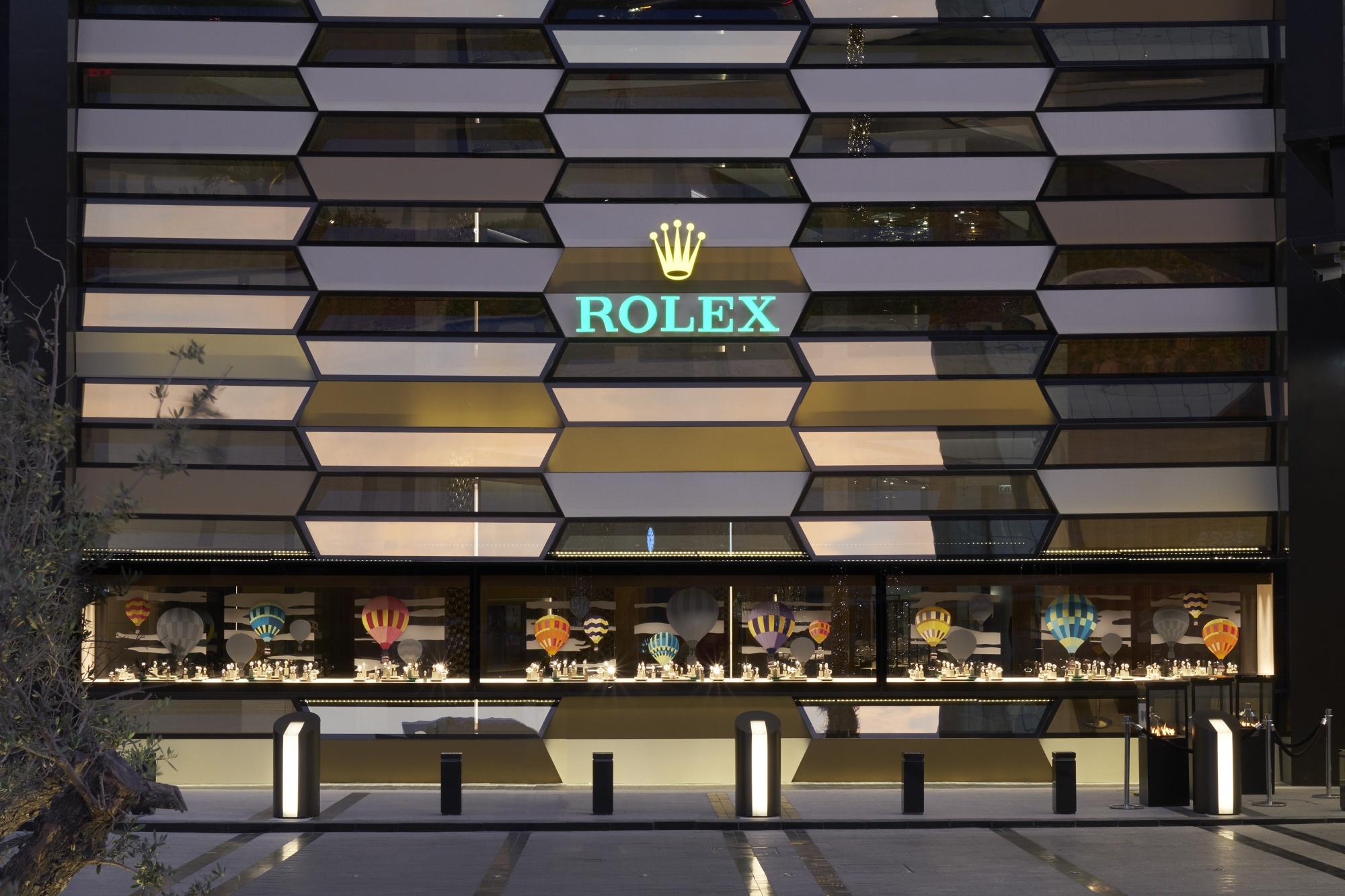 Den hoang gia cung tray trat de mua dong ho Rolex o Dubai hinh anh