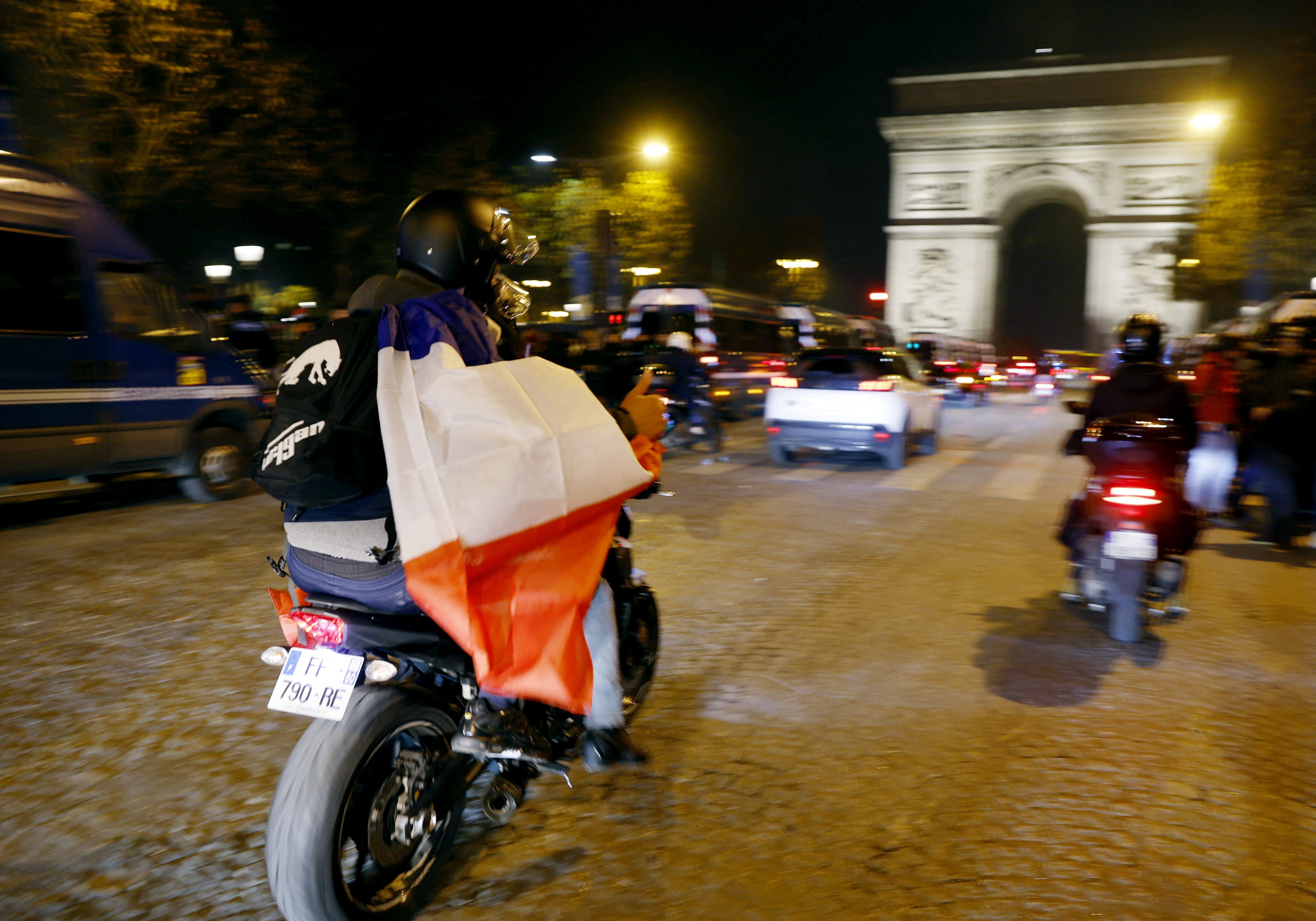 CDV Phap 'di bao' sau chien thang tran ban ket hinh anh